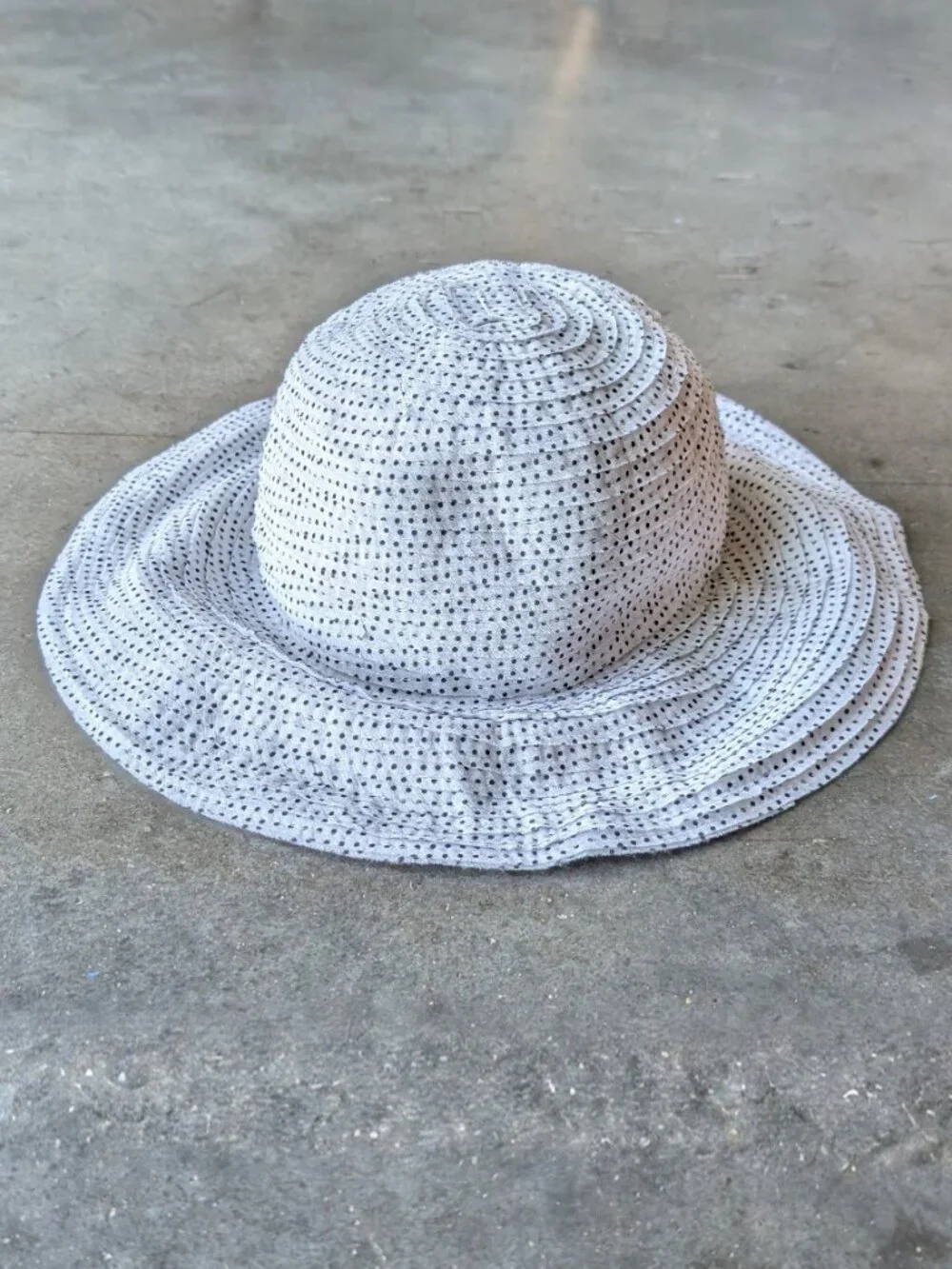 Wallaroo Hat Company Petite Scrunchie Hat White Black Polka Dot Floppy Sun Hat
